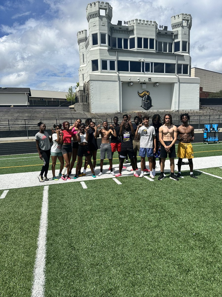 🚨Sectionals coming Friday and Saturday &amp; the missions objective is very straight forward Top 8 and you get a 🎫 to State. LETS GO HUNT! NO EXCUSES!