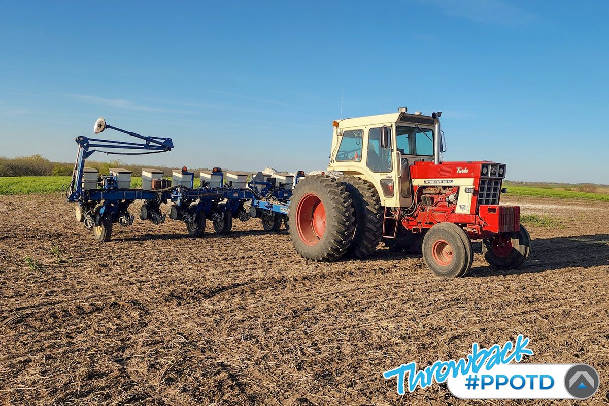 TractorZoom's tweet photo. Planting Photo of the Day (#PPOTD): @DanAllred1 checkin' in from the Corydon, IA area with a nice throwback! Sharp 66, Dan!

Want to see your #plant24 photos in the spotlight? Send 'em to our inbox! https://t.co/tLIf7aTezI