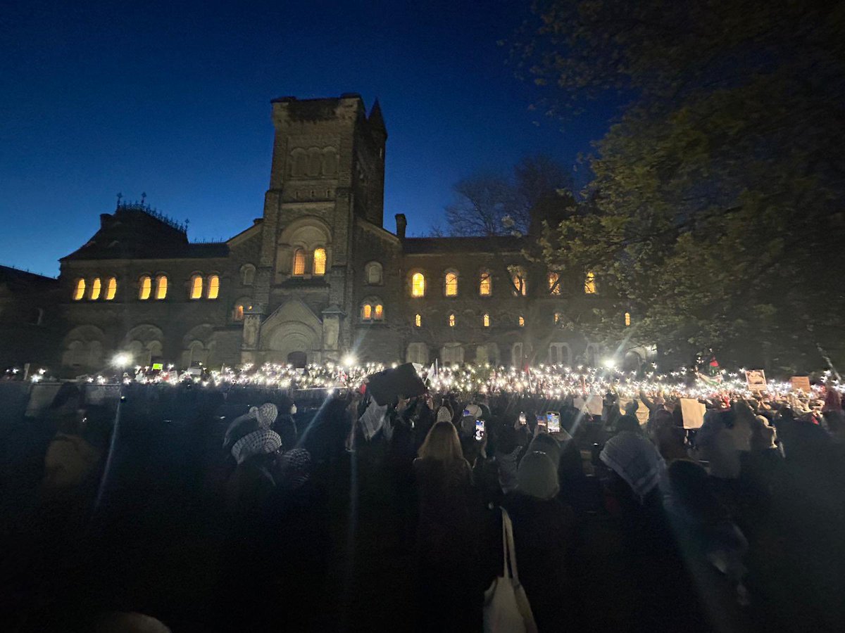 University of Toronto, revolution illuminated! The Peoples Circle for Palestine. The campus has never looked this beautiful. pic credit: @HA4Palestine
