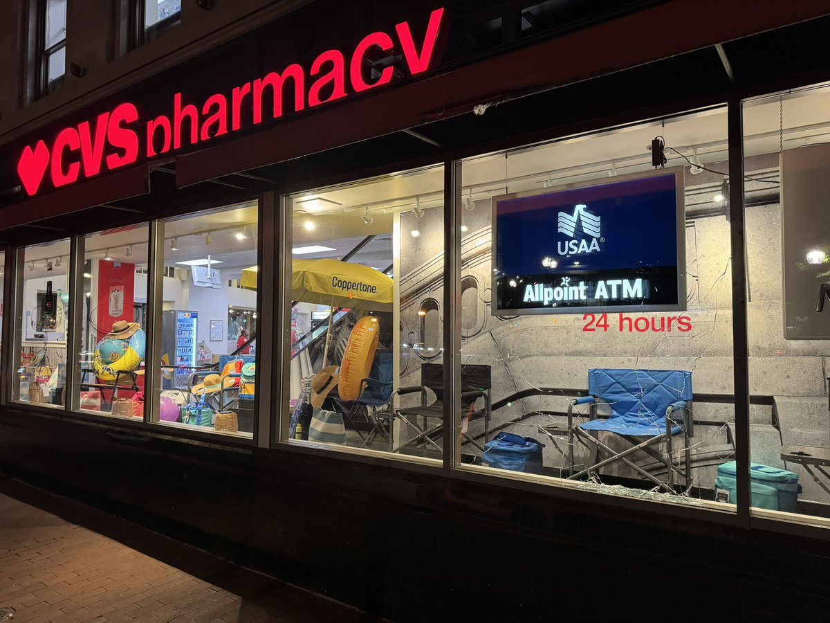 Someone just shattered a window at CVS on #DupontCircle while I was checking out. Staff scared for their safety. @DCPoliceDept officer frequently stationed in vehicle out front seems minimally useful. Why does DC tolerate this? #SecureDC @CMBrookePinto @PoPville