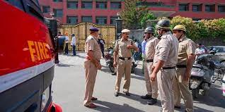 दिल्ली के स्कूल को फिर मिली बम से उड़ाने की धमकी, पुलिस कमिश्नर को आया मेल 

#Delhi #school #SchoolSafety #BombThreat #police #policecommissioner #indiasuperfast 
@DelhiPolice @AamAadmiParty