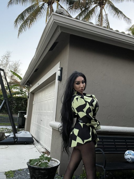 If I look materialistic, then why are you approaching me without any materials? https://t.co/LN7GpjgnCd<a href="/tag/fanluv"class="tags"><span>#fanluv</span></a><a href="/tag/fanappreciation"class="tags"><span>#fanappreciation</span></a>