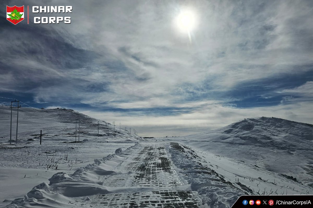 'Sunshine unveils the beauty of snow path' #Kashmir #FridayVibes @adgpi @NorthernComd_IA