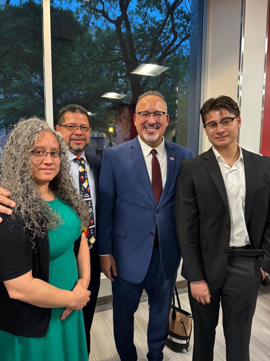 Congratulations to all #NTOY2024 & to our very own, Mr. Efrain Casillas, @TollesonESD coordinator of music programs, shines bright at the first-ever 'Teachers of the Year' State Dinner hosted at the @WhiteHouse 🎉🏛️! 🍎🎶 So proud! Thanks: whitehouse.gov/briefing-room/… #Hereforthekids