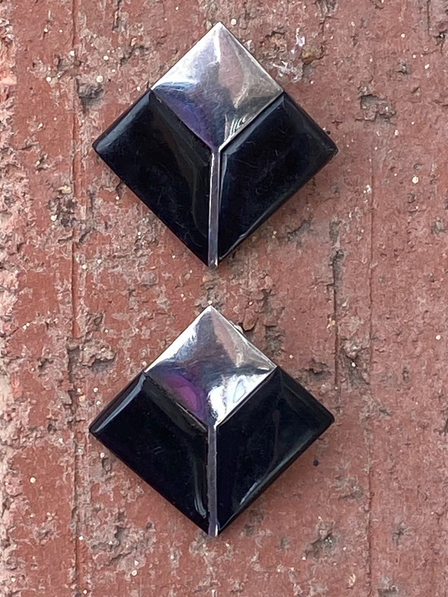 Vintage 1980s Modernist Silver Onyx Earrings Pierced #bycinbyhand #SilverEarrings 
$85.00
➤ bycinbyhand.etsy.com/listing/172376…