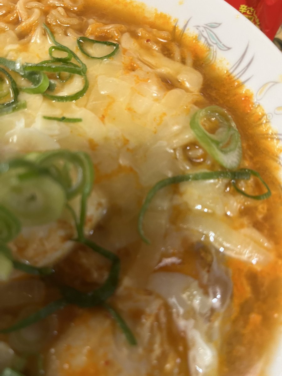 お昼です。🍜チャルメラ宮崎辛麺
激辛しょうゆ味inモッツァレラチーズ！

#今日の昼ご飯
