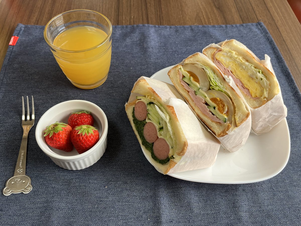 お昼ごはん！
今日はサンドイッチ
いただきま〜す🙏
 #おうちごはん