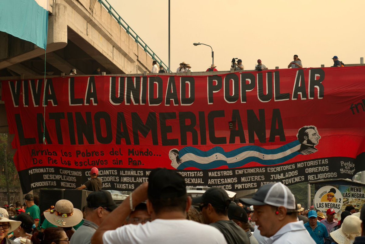 🌟¡El camino de mayo es la victoria! Este 1 de mayo, conmemoramos en las calles 70 años de la lucha de las y los obreros de la Huelga de 1954, y los próximos 15 años del nacimiento de la Resistencia Popular de 2009. 

✊🏾¡Viva el trabajador y la trabajadora, la huelga y la patria!