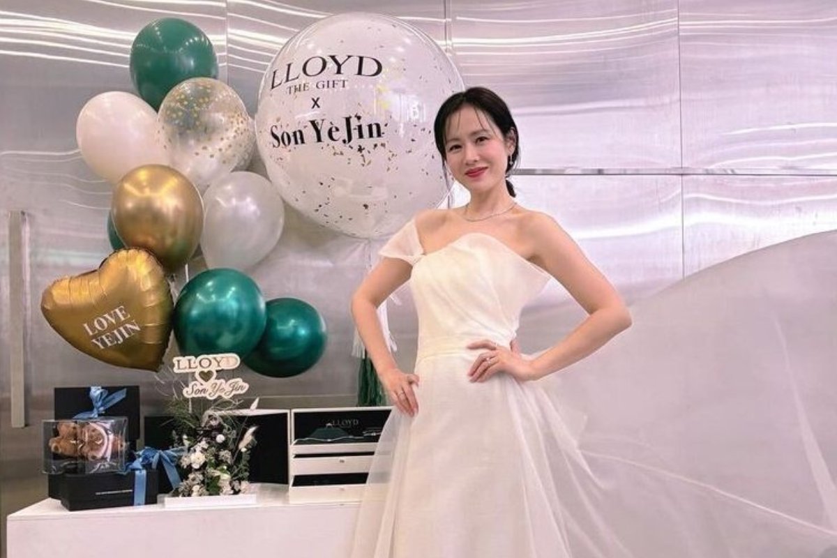 KBIZoom on X: "#SonYejin wore a wedding dress again after 2 years of marriage with #HyunBin https://t.co/P3XKZhrM2V https://t.co/tPAW0SeR9c" / X