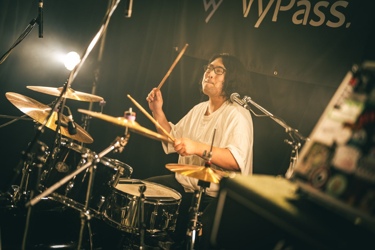 竹内 裕都 (@bamboo_inside6) on Twitter photo 今日は撮影の裏でネバエンがラストライブって事で、さすがに1年ライブハウスで撮ってるとちょっとずつ自分の周りで居なくなっていくバンドも増えてきて正直寂しい気持ち。
ネバエンには本当に良くしてもらいました🙇♂️
最高のライブになるように願ってます🔥
【<a href="/official_Nevaen/">Never Ending Hoper</a> 】 今日は撮影の裏でネバエンがラストライブって事で、さすがに1年ライブハウスで撮ってるとちょっとずつ自分の周りで居なくなっていくバンドも増えてきて正直寂しい気持ち。
ネバエンには本当に良くしてもらいました🙇♂️
最高のライブになるように願ってます🔥
【<a href="/official_Nevaen/">Never Ending Hoper</a> 】