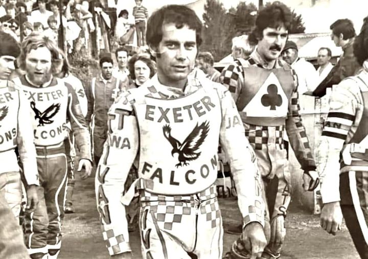 Ivan Mauger leading out Exeter for a match against Belle Vue. Peter Prinsloo & Scott Autrey are chatting behind Ivan, not sure who the other rider is. For the Aces I can see Chris Morton & Paul Tyrer. As for the chap alongside Ivan, I'm going out on a limb & saying Russ Hodgson🤔