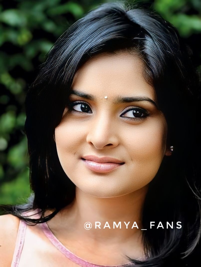 ಸ್ಯಾಂಡಲ್ ವುಡ್ ಕ್ವೀನ್ ರಮ್ಯಾ 
@divyaspandana

 #SandalwoodQueen #sandalwoodpadmavati #sandalwoodqueenramya #nimmaramya #actressramya #divyaspandana #padmavati #luckystar_ramya #mohakataareramya #goldengirl_ramya #ramya #ramya_fans