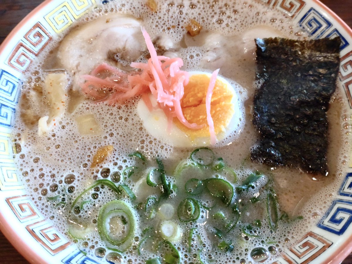 🥢ラーメン🥢 昔ながらのラーメン、うまい！ 本店を訪れたが13時半で行列が。 バラ撮影後の15時過ぎに再訪しランチ、店内にはこの時間でも結構お客さんが。普段も客多いがTV番組での紹介効果も大のよう #ラーメン #島和太郎 #オフィスアーツ #花 #flowers #ランチ #CM #タレント #モデル…