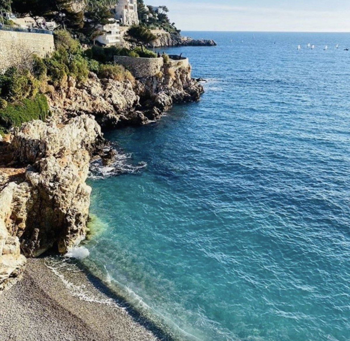 [ #CotedAzurFrance  - #BoutiqueHotelNice ]
Excellent week-end vers vous depuis le @BeauRivageNice où le soleil est revenu! @ExploreNCA @VisitCotedazur