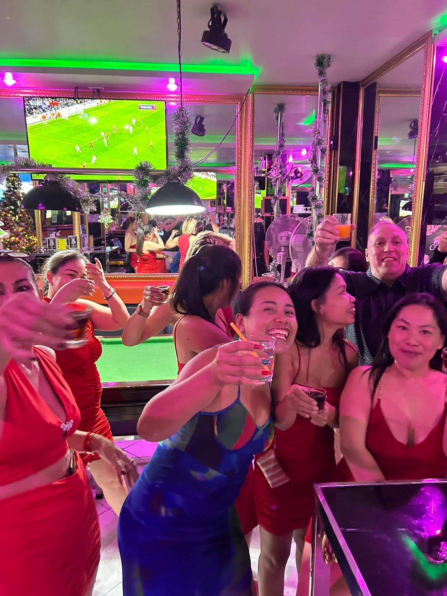 Delicious food, great hostesses and a fun bar in the heart of #lkmetro #pattaya

#pattayacity #pattayabars #pattayarestaurant #pattayanightlife