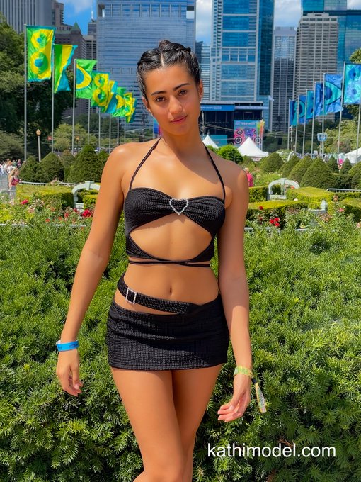 Grant Park, Chicago on a Beautiful Sunny Day https://t.co/18qp1ijCUs https://t.co/rK6HbzDNhA<a href="/tag/lanadelrey"class="tags"><span>#lanadelrey</span></a>