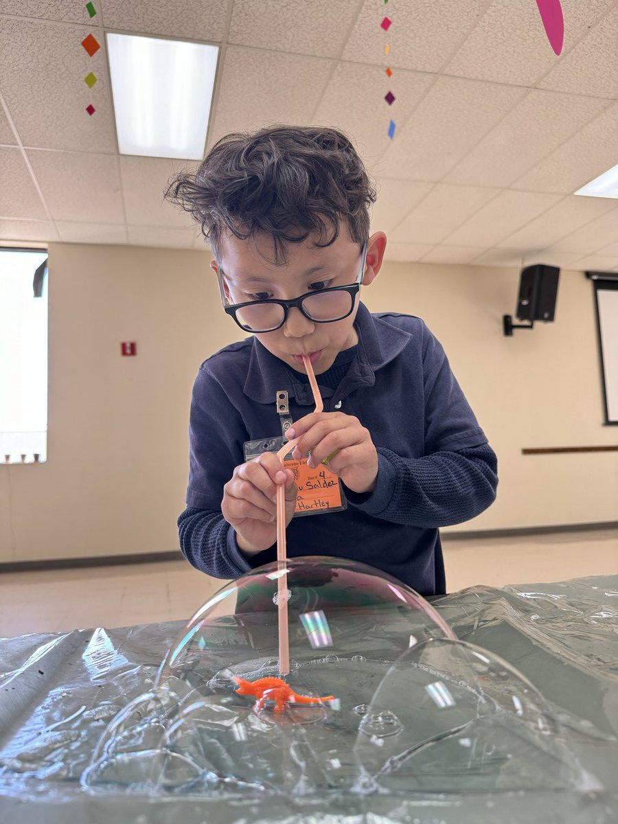 Making, blowing, popping, floating BUBBLES 🧼🫧🫧 This was so much fun 😃 ⁦@jlsambrano⁩ ⁦@BgcElpaso⁩ #afterschoolprogram