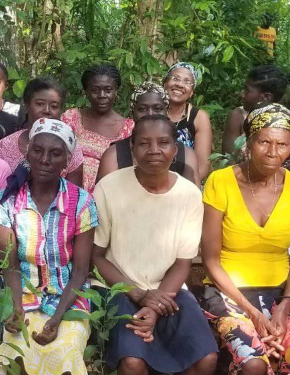 2mai with a women’s group in the mountain of south est 🇭🇹
motivation to be productive and rebuild our plantations of citrus
I gave them 1000 bags to make their pep »pépinière »
This is how we show ❤️to🇭🇹