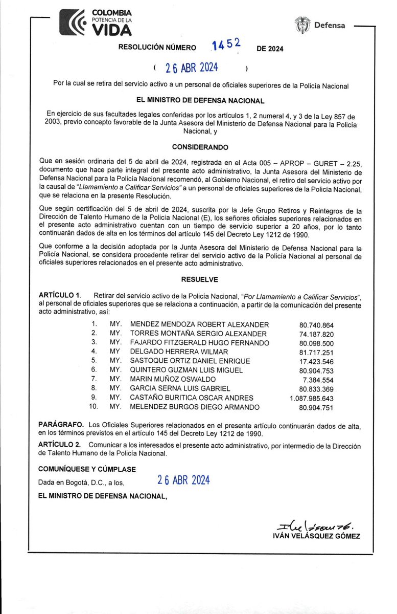 #ATENCIÓN Por recomendación de la junta asesora del Ministerio de Defensa, fueron retirados de la @PoliciaColombia 22 mayores y 11 Tenientes Coroneles. Todos fueron llamados a calificar servicios y llevaban más de 20 años en la institución. Vía @LuisErnestoC96 @CaracolRadio