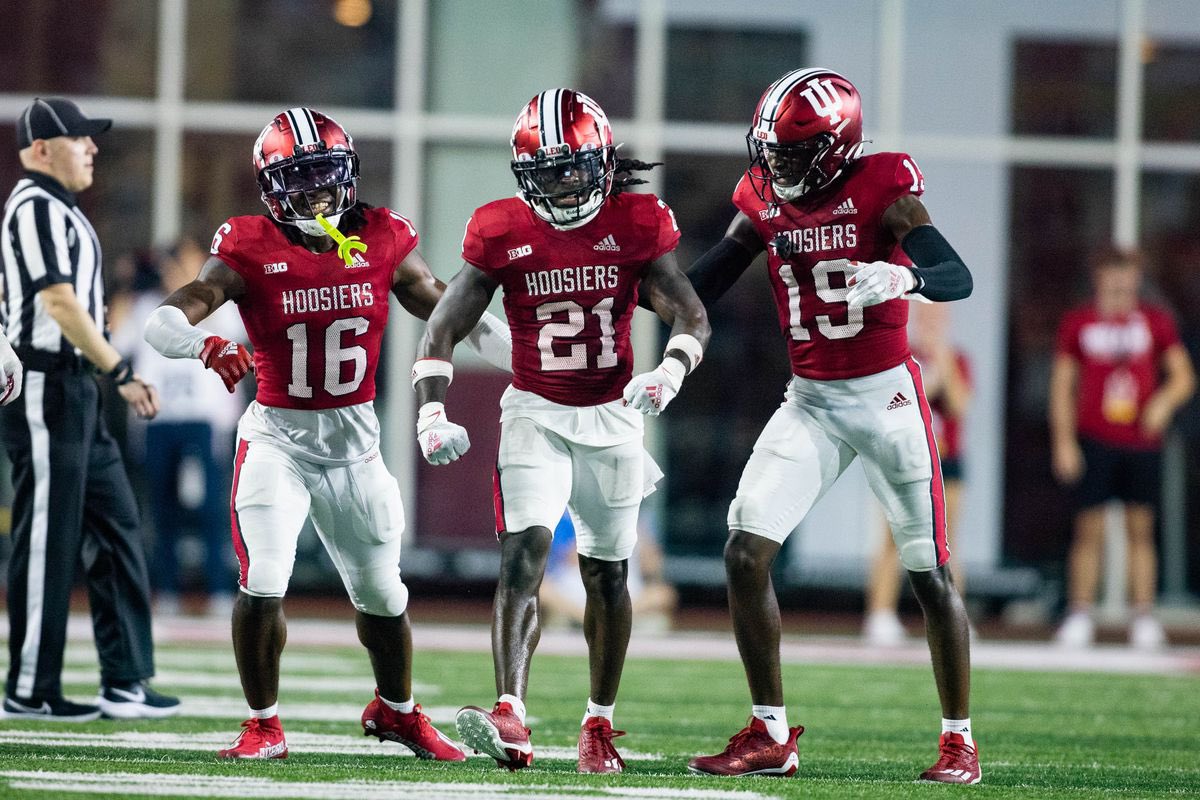 #AGTG I’m extremely blessed and grateful to receive an offer from Indiana University🟥⬜️ @CoachOjong @CCignettiIU @IndianaFootball @CoachPuckett25 @Njharris12 @haywoodtomcats @timseymour62