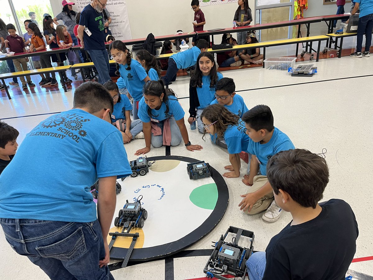 Thank you Reyes Elementary School for a fantastic robotics competition. Lots of problem solving and fun today. Congratulations Ravens for taking home the Superintendent’s Cup. @ReyesElementary @alarconGES @rubagelp @gesravens  @CanutilloISD