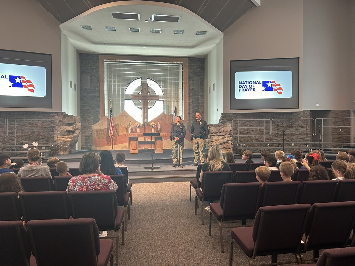 Students at Faith Lutheran Academy invited some of our police officers to their school for National Day of Prayer. Thanks for praying for the safety of all our officers. 🙏