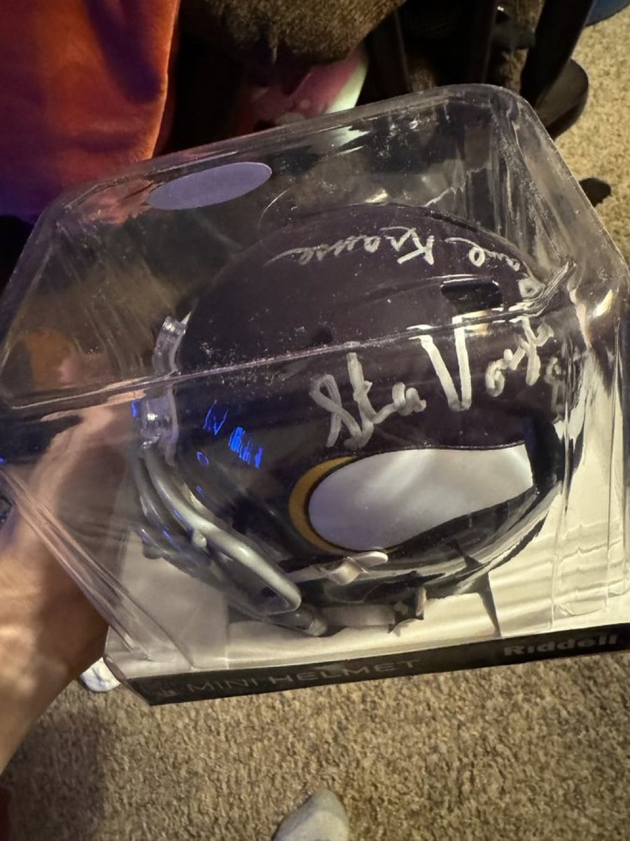 GIVEAWAY!  Win this Minnesota Vikings mini helmet signed by  all time interception leader Paul Krause! 

Rules - like, RT, and comment what you’re most excited about during the upcoming Vikings season. Must be following me. Good luck and #SKOL