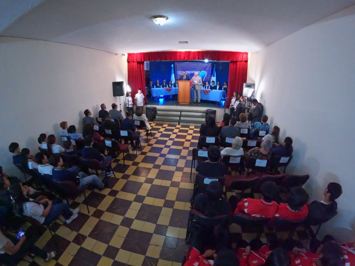 OLIMPIADAS W| Como parte de la programación de Radio Nacional TGW, que motiva a los jóvenes #estudiantes a participar en diversos temas de interés, el viceministro de #Comunicaciones, Axel René Bautista junto con la vicepresidenta Karin Herrera, presidieron su inauguración,