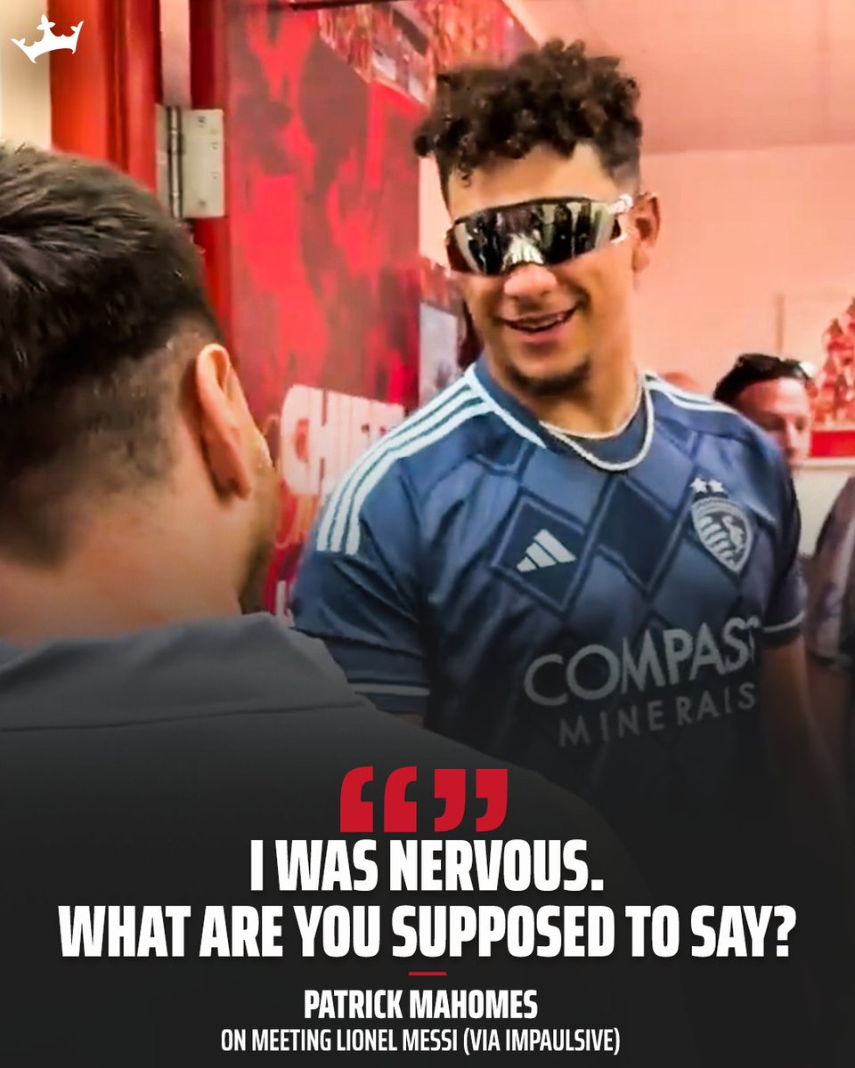 Patrick Mahomes gets starstruck just like us 🤩 (via @impaulsive)