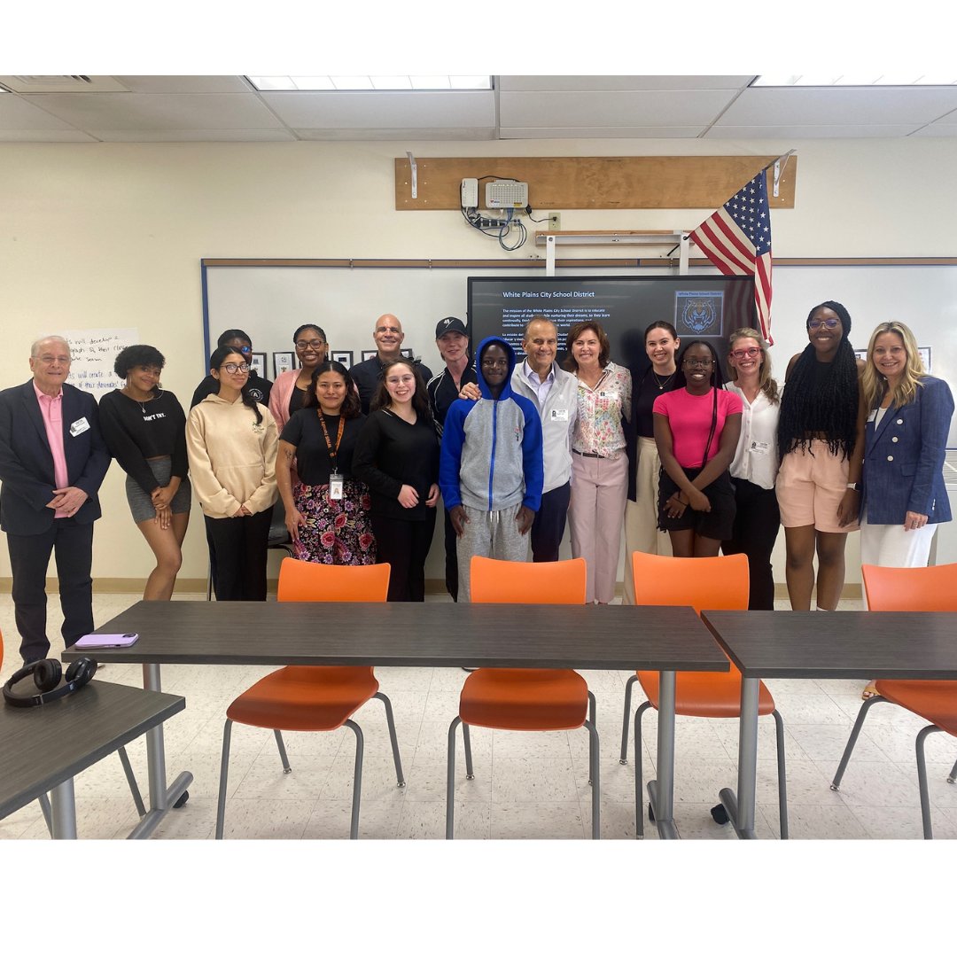 A great visit to #MargaretsPlace @ White Plaines HS in NY with @johnrzeznikGGD of the @googoodolls. 

We’ll be sharing more from John’s visit. Follow us on @Instagram so you don't miss a thing! instagram.com/safeathomefoun…

#SafeAtHome #FreeFromHarm #GooGooDolls #johnrzeznik