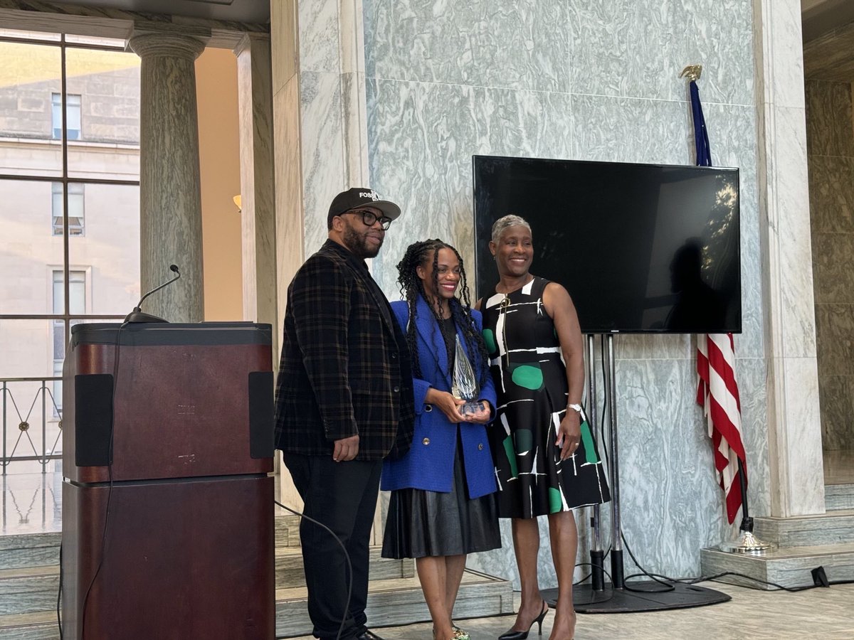The @HipHopCaucus has done vital work organizing young Black and brown folks for justice, for our climate, and so much more—continuing the legacy of the hip-hop born in the Bronx. It was an honor to receive their 2nd annual Rep. Donald McEachin Environmental Justice award.