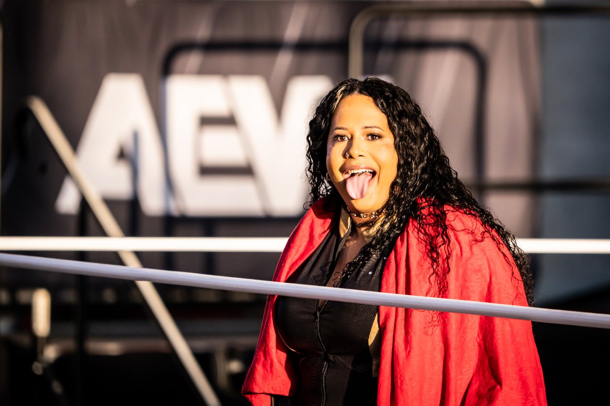 Nyla Rose at Daily's Place! @NylaRoseBeast #ROH