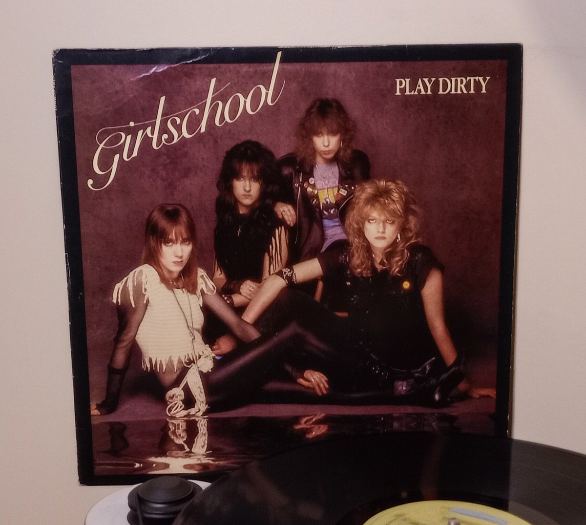 🖤 🎸 🍻

🇬🇧 GIRLSCHOOL: 'Play Dirty' (1983)

🎧 youtu.be/BgoMAHvQXgw?si…

#Girlschool #NowPlaying #HardRock #HeavyMetal #vinylcollection #MetalTwitter #Playlist #vinyl #Metal #Rock
