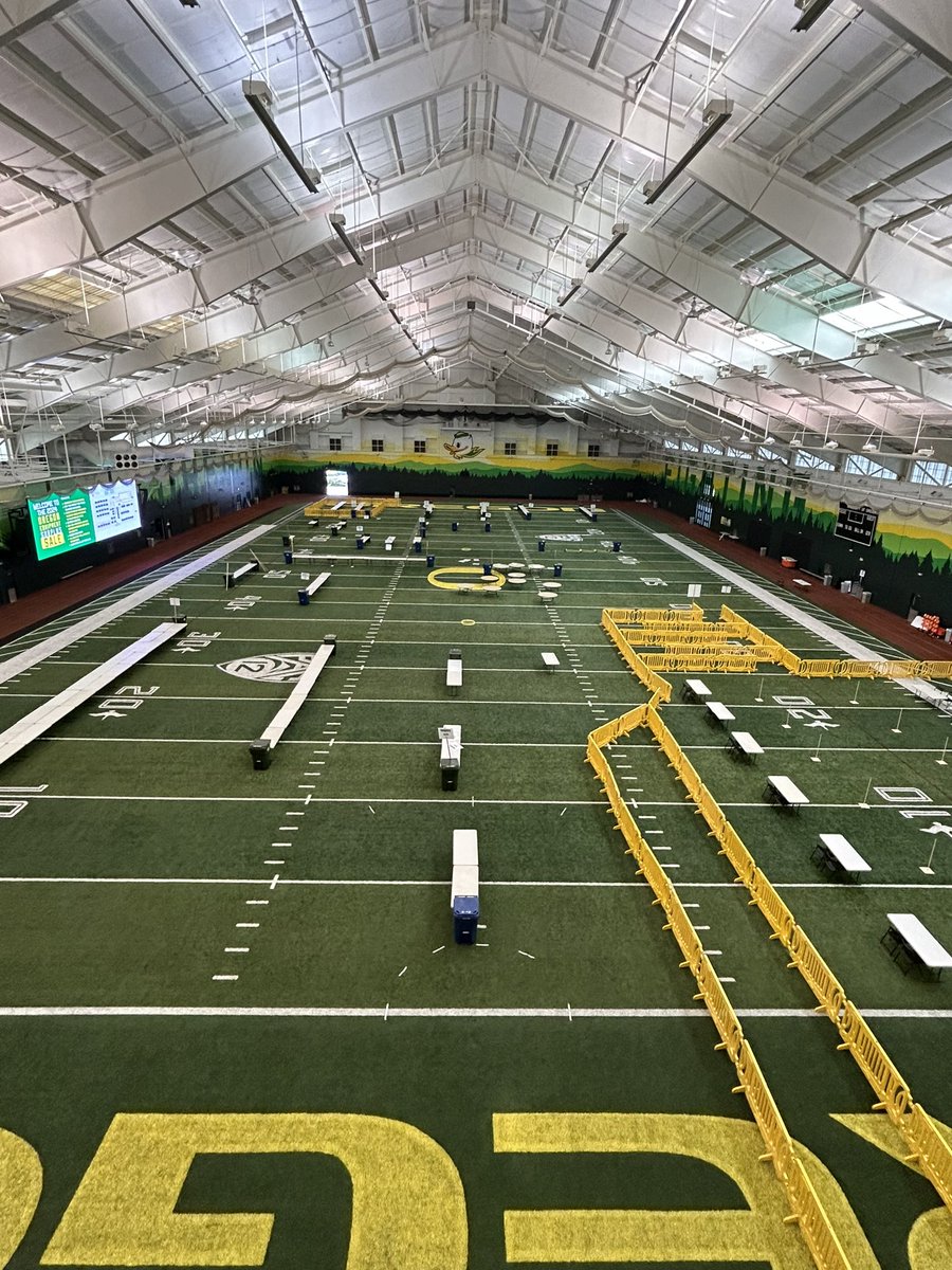 Surplus Set Up Day 1 ✅ Stay tuned for more behind the scenes content as we start loading the Mo with #DuckSwag Hope to see you Saturday! #GoDucks