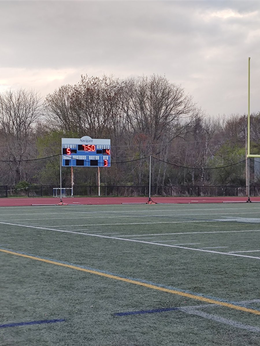 We are at the half and the Clippers lead Chariho 5-4. Sean Taylor and Gavyn Freiberger with two goals apiece. Blake Huard also with a goal. @BillKoch25 @Branden_Mello @EricBen24 @BWMcGair03