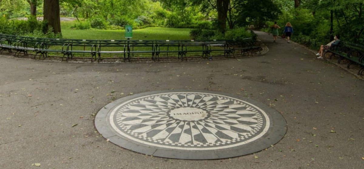 Spent half day in NYC. Lunch in absolute best place... Yep, you guessed it: Strawberry Fields in Central Park. Imagine that!