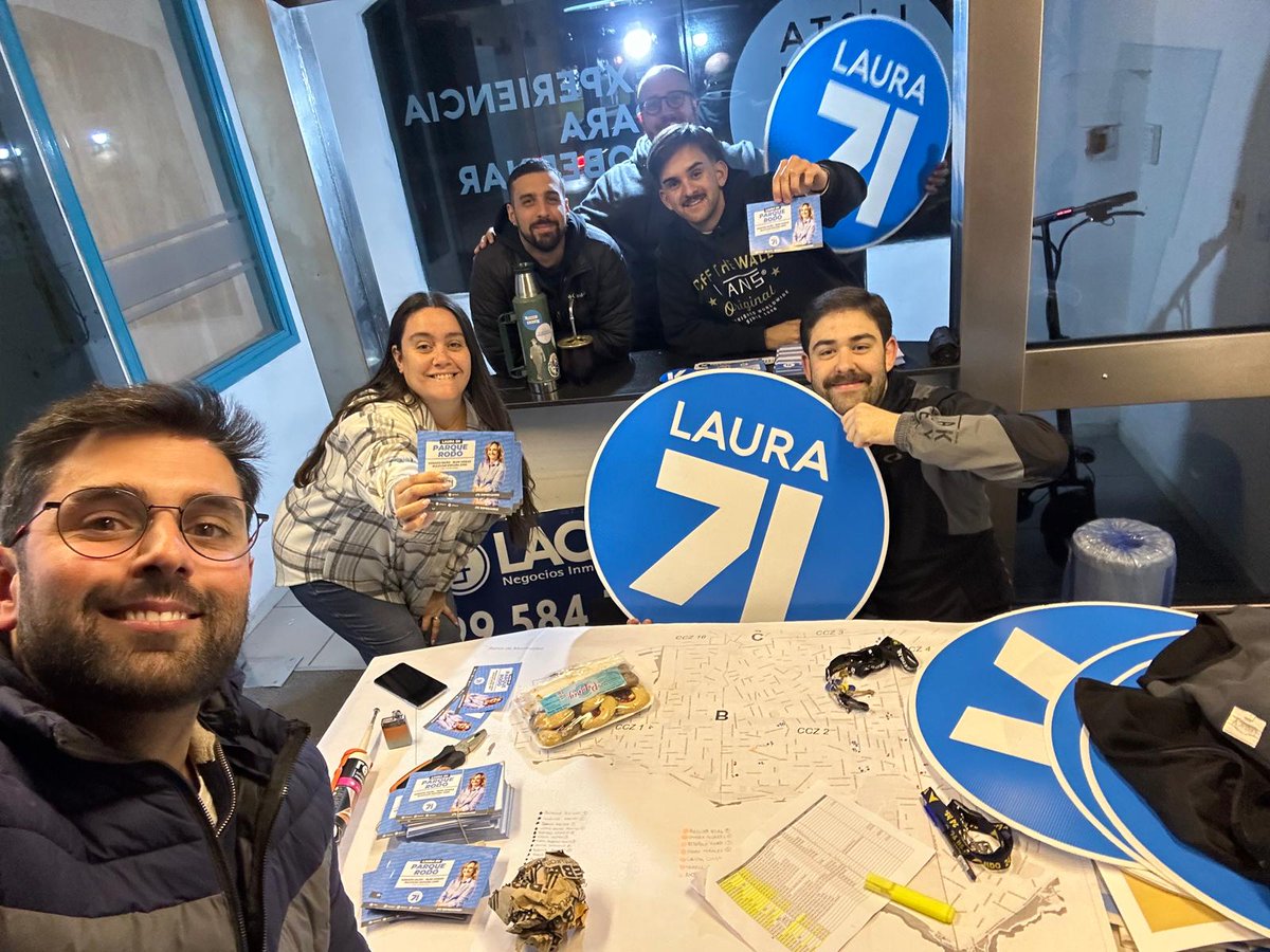 Salió 🚪 a 🚪 con @Maiquelica1998 invitando los vecinos de la zona para inaugurar la sede de la @lista71 en Parque Rodo junto a @lauraraffo #HagamosHistoria