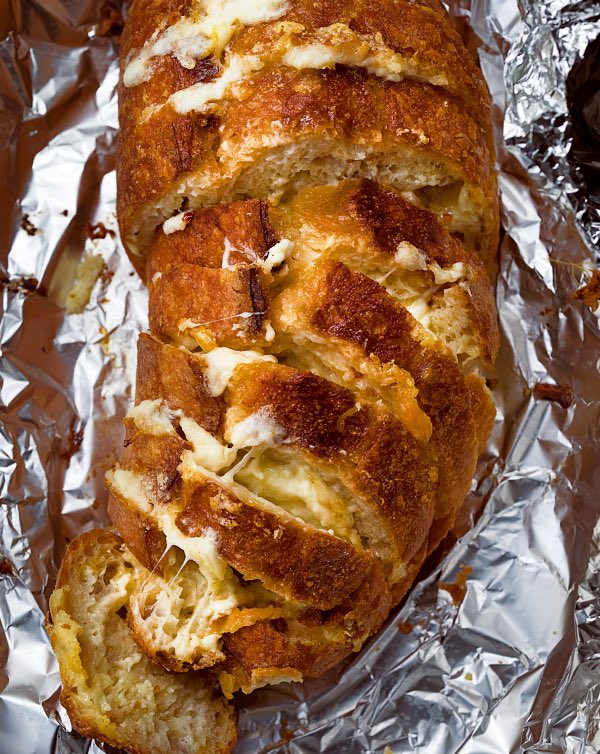 #RecipeOfTheDay I have four wonderful words to say to you: Chilli Cheese Garlic Bread! nigella.com/recipes/chilli…