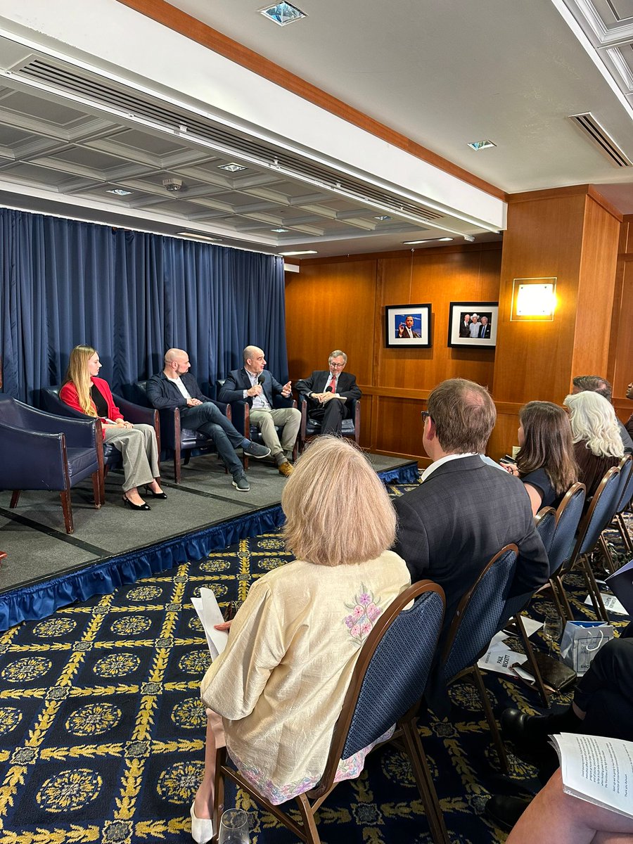 During the panel discussion with @lisakirpanova and Mikhail Rubin. #WorldPressFreedomDay