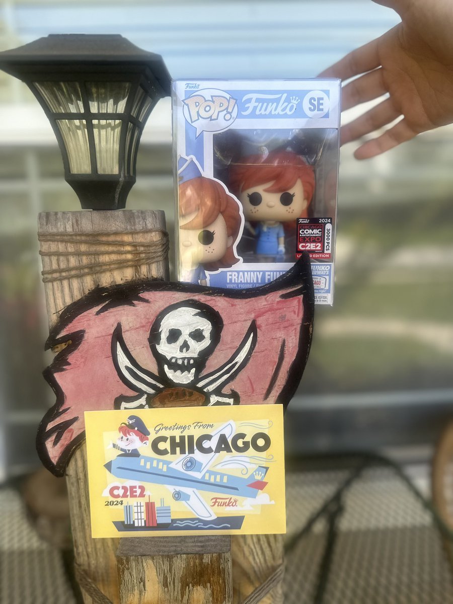 Wanna thanks IG captain pops for referred me to lootlocks to get Franny Funko con sticker!!! It included soft protector and cute Chicago postcard #frannyfunko #C2E2sticker #referredby #tampabaybuccaneers