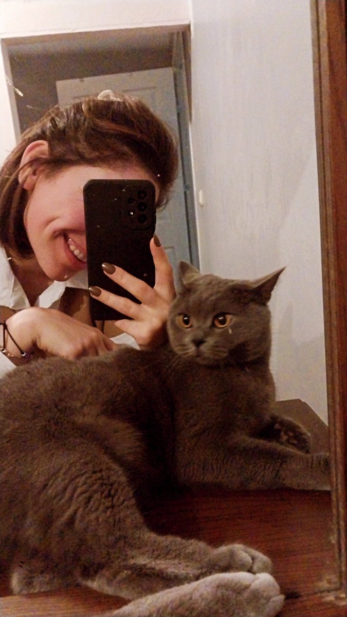 Benim tek terapim sensin güzel oğlum 🥰
Hangi duyguya sahip olursam olayım bir sarılmam beni hemen düzeltiyor🫠