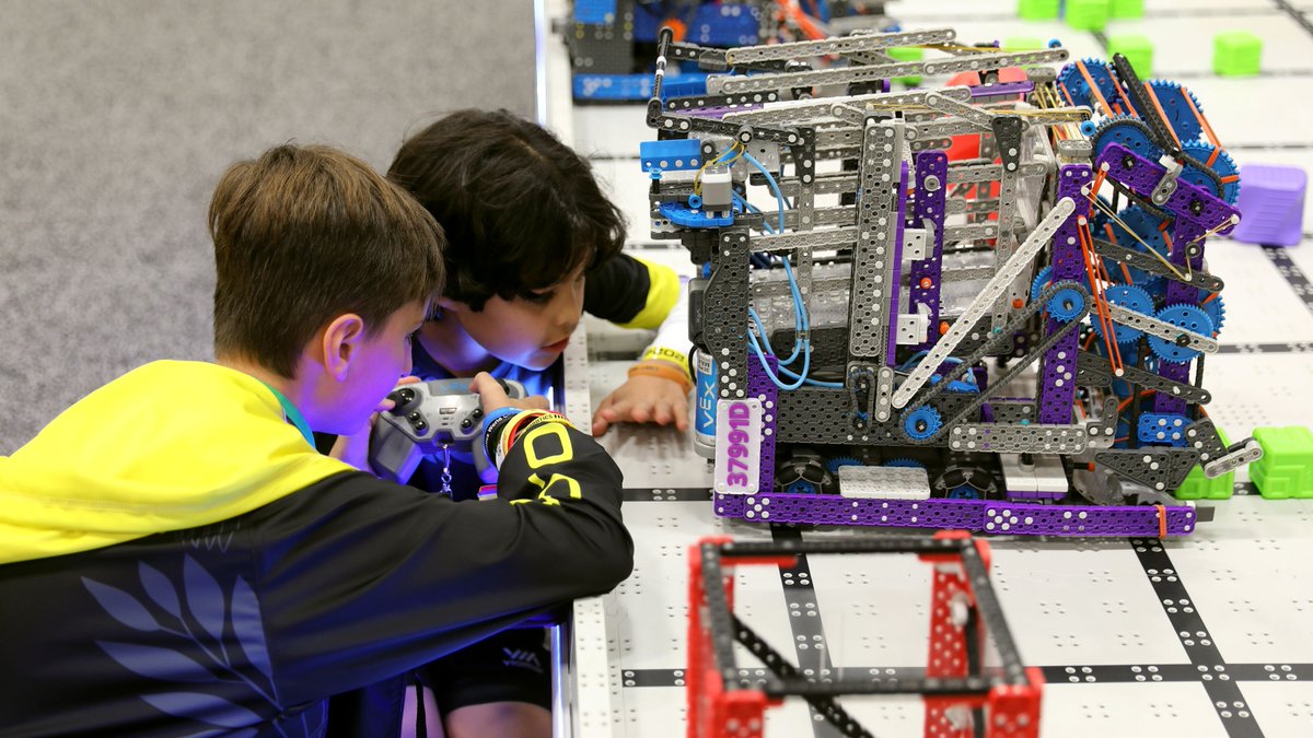 VEXRobotics tweet picture