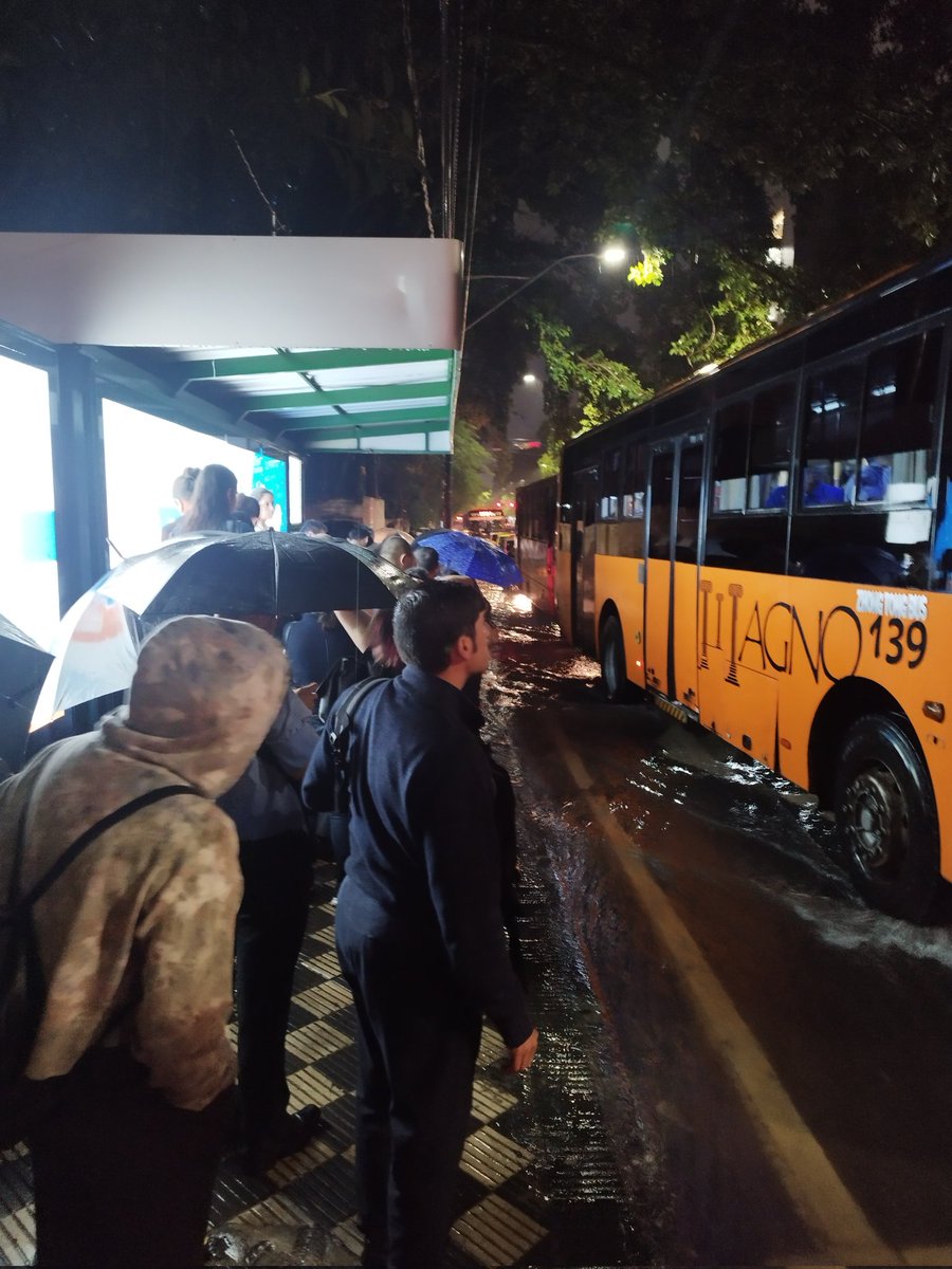 VPMG1985's tweet photo. Caótico tráfico a estas horas en la zona de Villamorra https://t.co/96h0z5cB8B