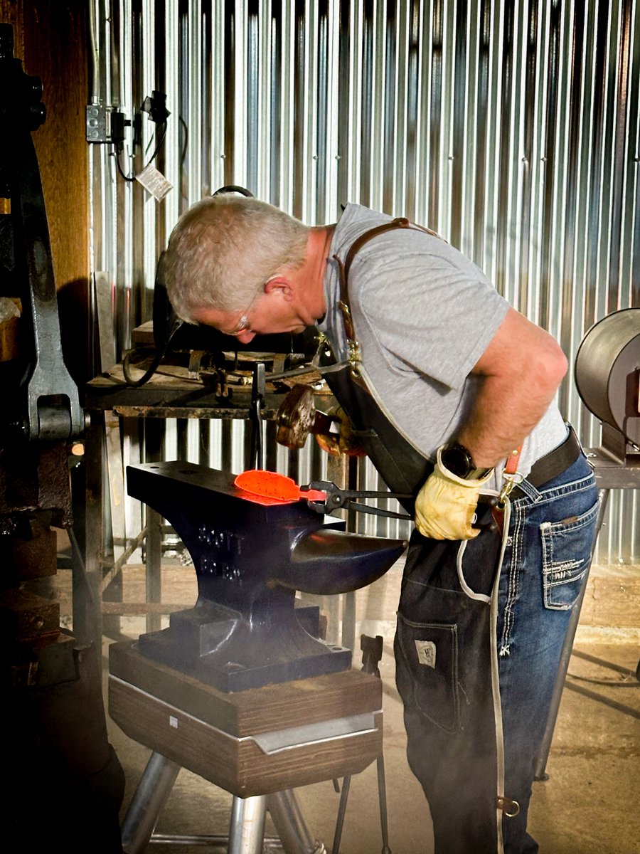 Today, all of our knives are made in our production facility in Shreve, Ohio. However, Rick still loves to go to his workshop and make custom knives.

#hinderer #rickhindererknives #madeintheusa #ohiomade #bladesmith #americanmade