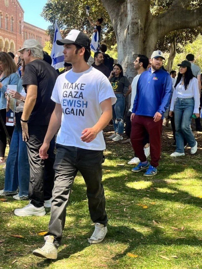 One healthy dude was spotted at #UCLA protests