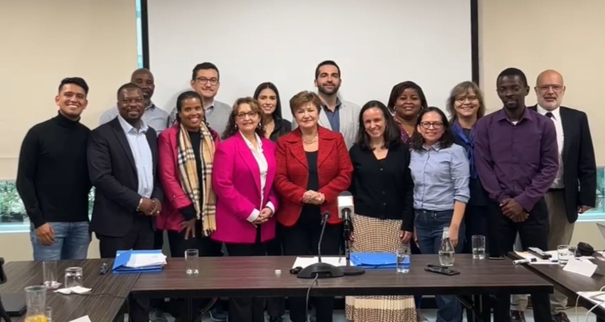 Wonderful to meet journalists participating in an IMF-sponsored & @TRF facilitated media training in Santiago, Chile on the eve of #WorldPressFreedomDay. We discussed issues facing their countries and how the IMF can help.