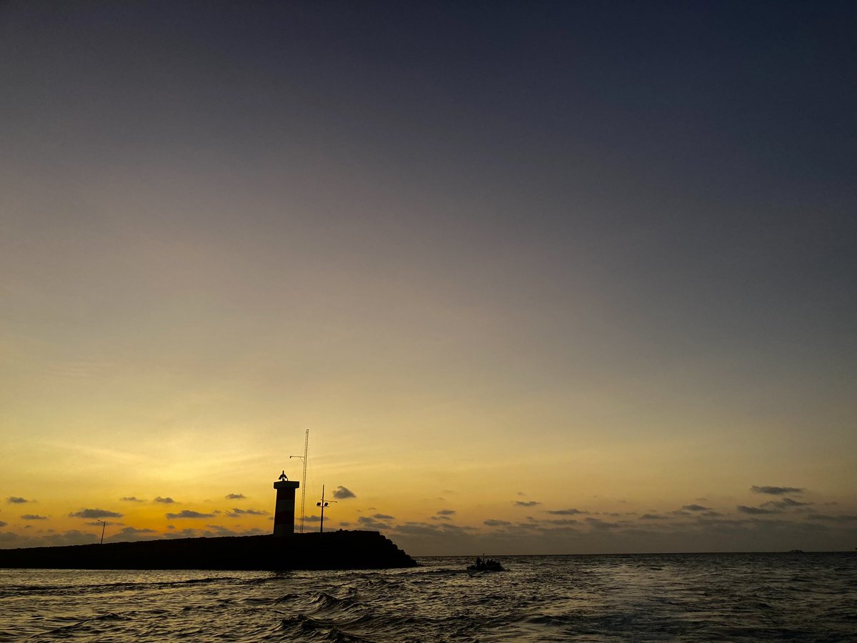 “Y a mi enterradme sin duelo
entre la playa y el cielo”

Descansa, mamá.