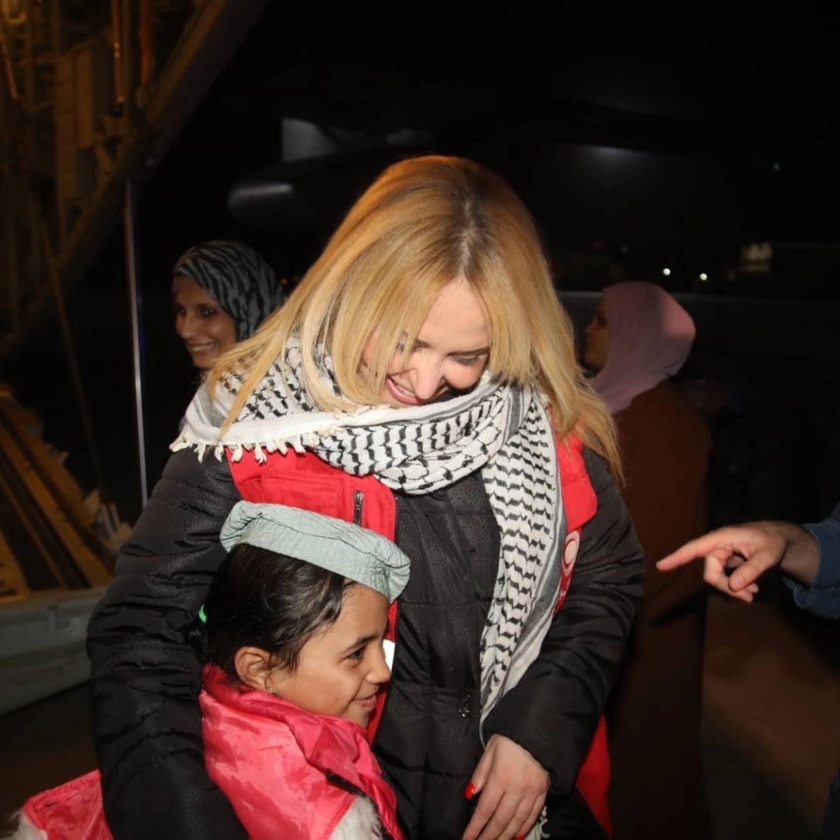 من مطار #بوفاريك العسكري:
إجلاء أطفال فلسطينيين جرحى إضافة إلى مرافقيهم، إنطلاقا من المطار الدولي القاهرة بمصر باتجاه القاعدة الجوية ببوفاريك بالناحية العسكرية الأولى بالبليدة، وذلك تجسيدا لقرار رئيس الجمهورية السيد عبد المجيد تبون، القائد الأعلى للقوات المسلحة وزير الدفاع الوطني