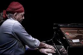 Egberto Gismonti '' Viagens '' + '' Selva Amazônica ''
youtube.com/watch?v=D6KLoZ…

#brazilianmusic #jazz,#art #guitar #piano #jazzlegend #ecmrecords #braziljazz