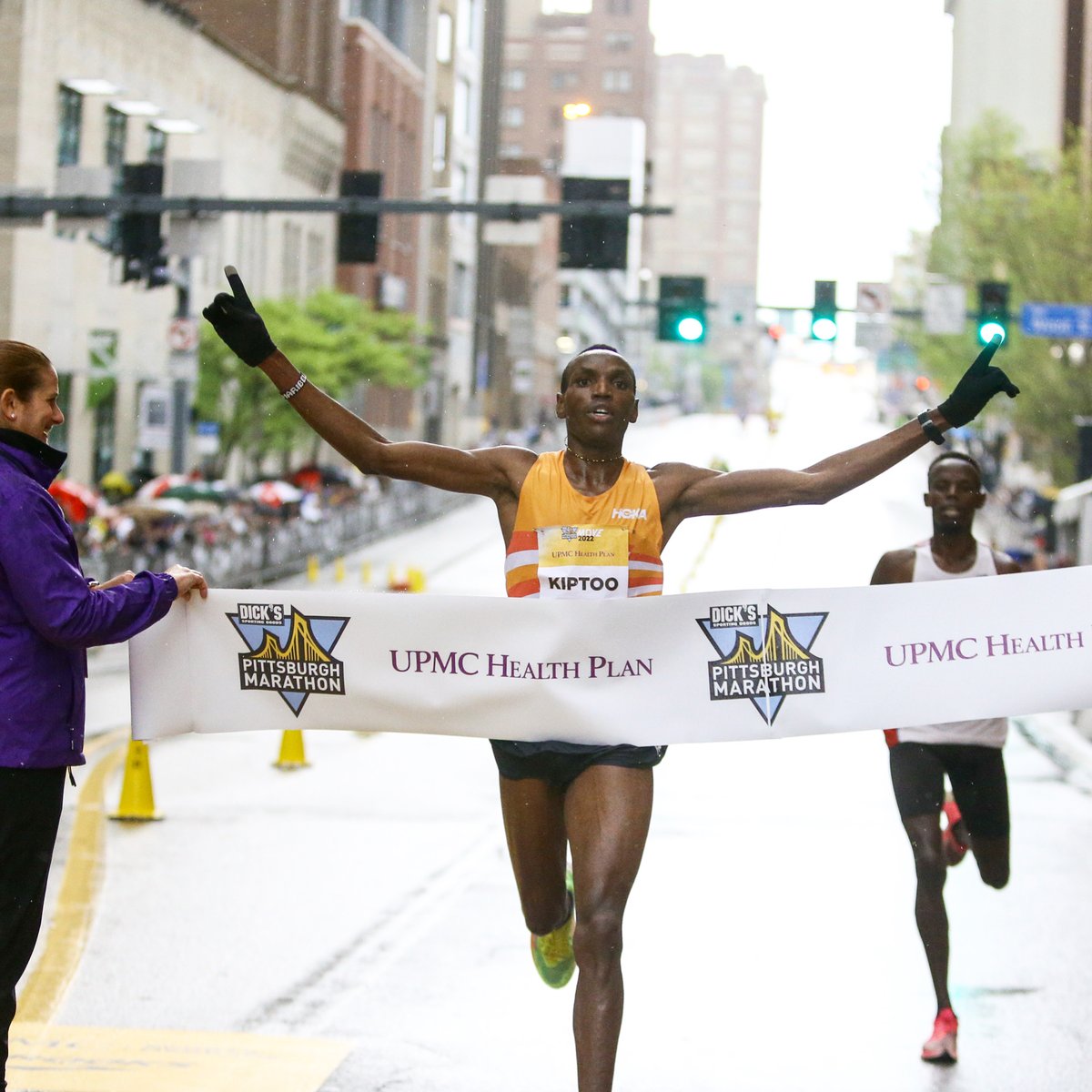 WE ❤️ PITTSBURGH!! Here are our Ws in the steel city: 2018 Half Marathon - Aliphine Tuliamuk 2019 Half Marathon - Stephanie Bruce 2022/2023 Half Marathon - Wesley Kiptoo 2024 10 Mile - Matt Baxter Steph and Wesley return on Sunday to try and do it again!! @PGHMarathon